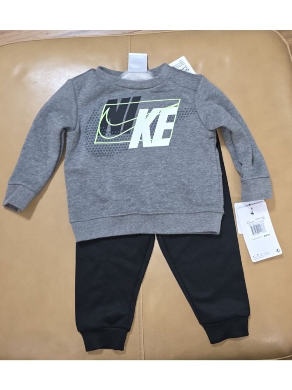 Nike 2 Piece Sweatshirt and Sweatpants Set Size 12mos